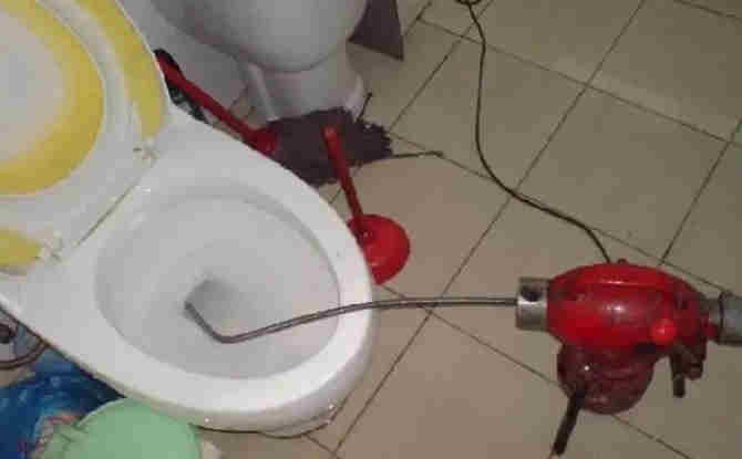 驿城马桶通下水